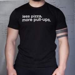 GYMHOLIX® Less Pizza, More Pull-Ups – Sporcu Tişörtü (T-Shirt)
