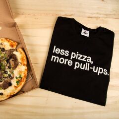 GYMHOLIX® Less Pizza, More Pull-Ups – Sporcu Tişörtü (T-Shirt)