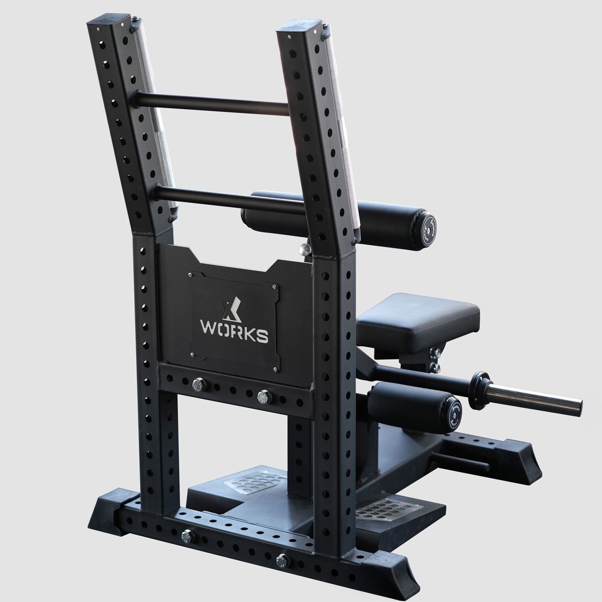 XWORKS Standing Hip Thrust – Ayakta Glute ve Kalça Güçlendirme Makinesi (FWX0801) PARLAK ALÜMİNYUM (RAL830)