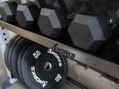 XWORKS Genel Depolama Ünitesi – Dumbbell, Kettlebell ve Aksesuar Rafı (FWX0027) ASKERİ BEJ (RAL1001)