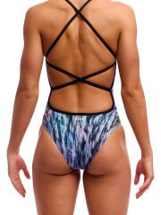 Funkita BG Fly Dye Kadın Yüzme Mayosu – Bond Girl Tek Parça, Klora Dayanıklı, Şık Tasarım