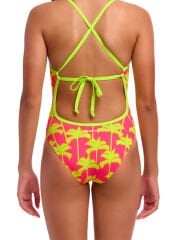 Funkita TMT Sweet Coconuts Kız Çocuk Antrenman Mayosu – Ayarlanabilir Bağlamalı Askı Tasarımı & C-Infinity Klor Dayanımlı
